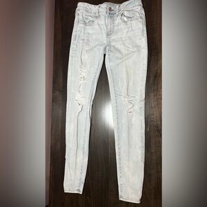 American Eagle women’s ripped blue jeans